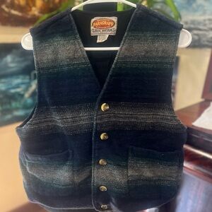 Paragraff Clothing Company men’s vest size small in GUC